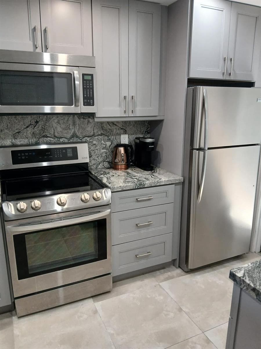 1893 S Ocean Drive 605 photo 2