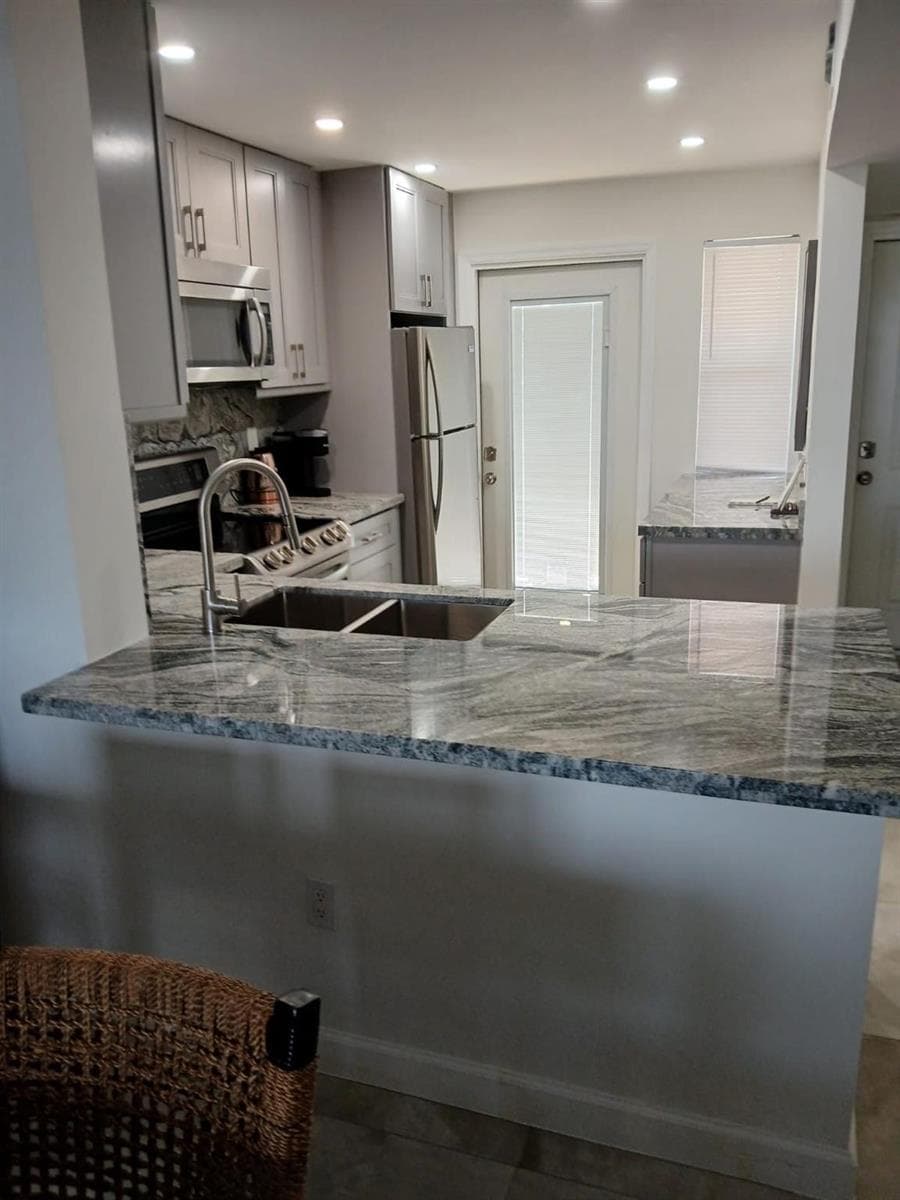 1893 S Ocean Drive 605 photo 5