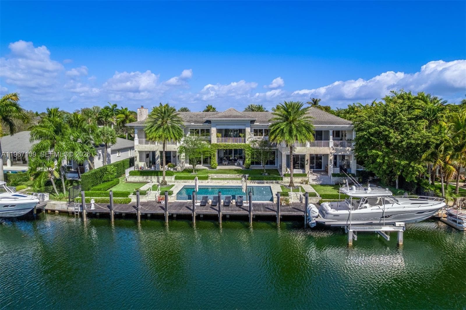 550 Marquesa Dr photo 1