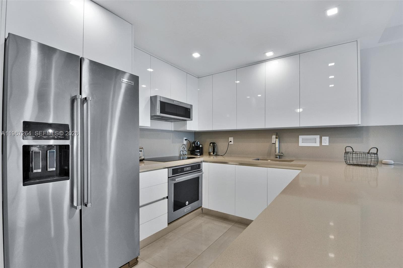 2301 Collins Ave 303 photo 6
