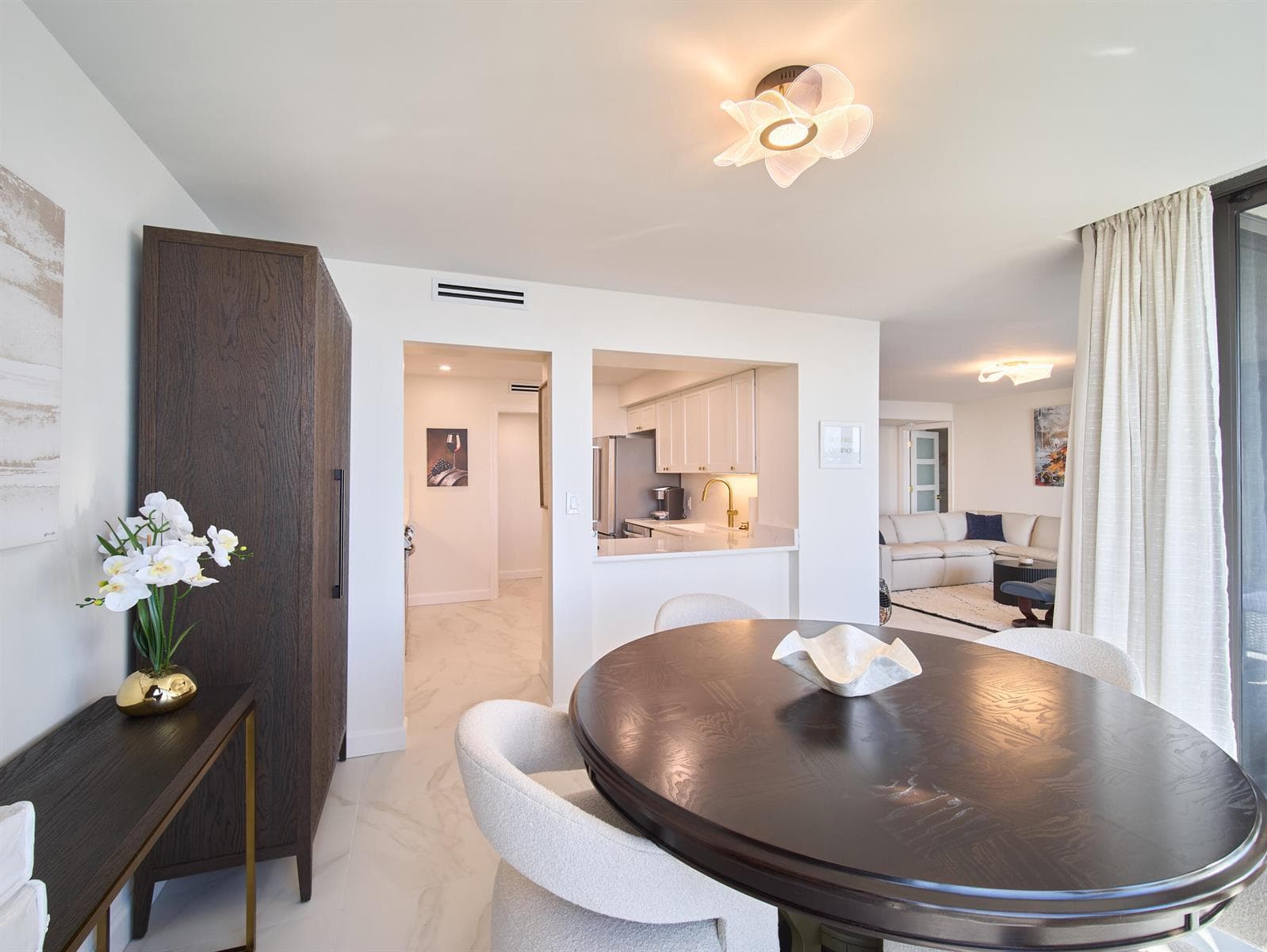 124 Lakeshore Drive 829 photo 13