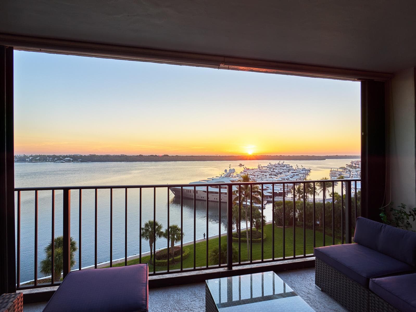124 Lakeshore Drive 829 photo 5