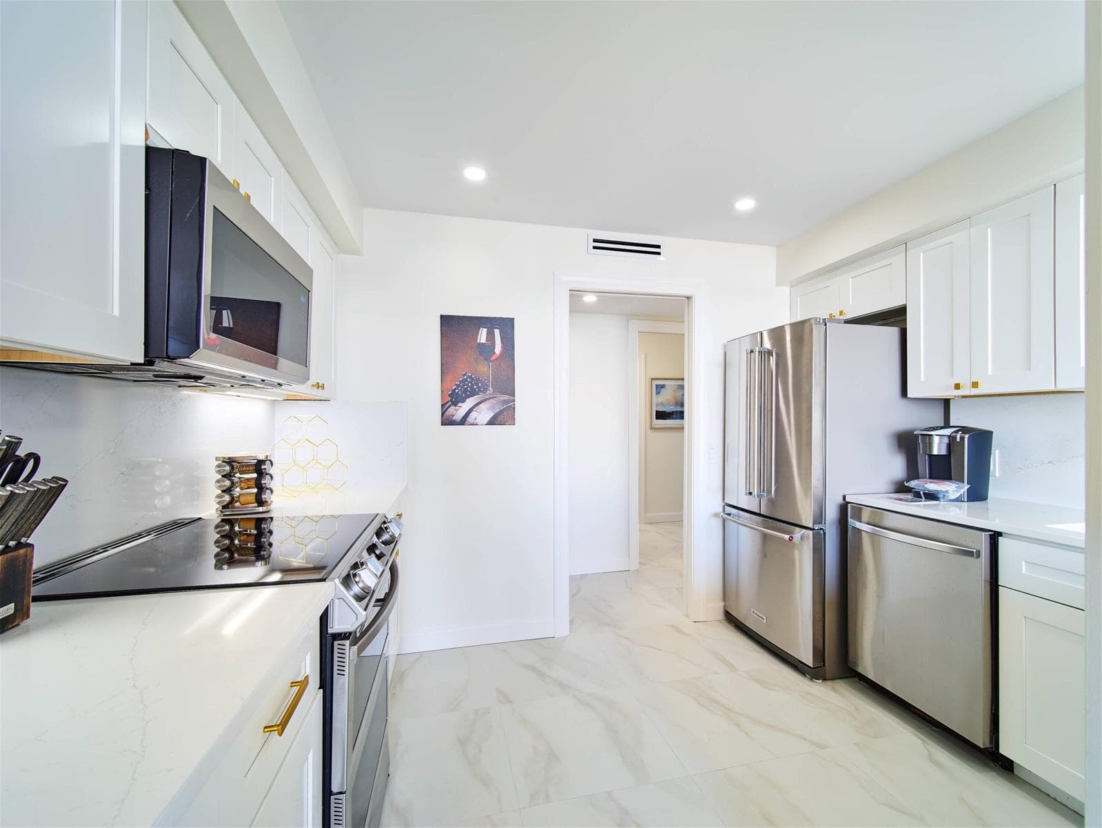 124 Lakeshore Drive 829 photo 14