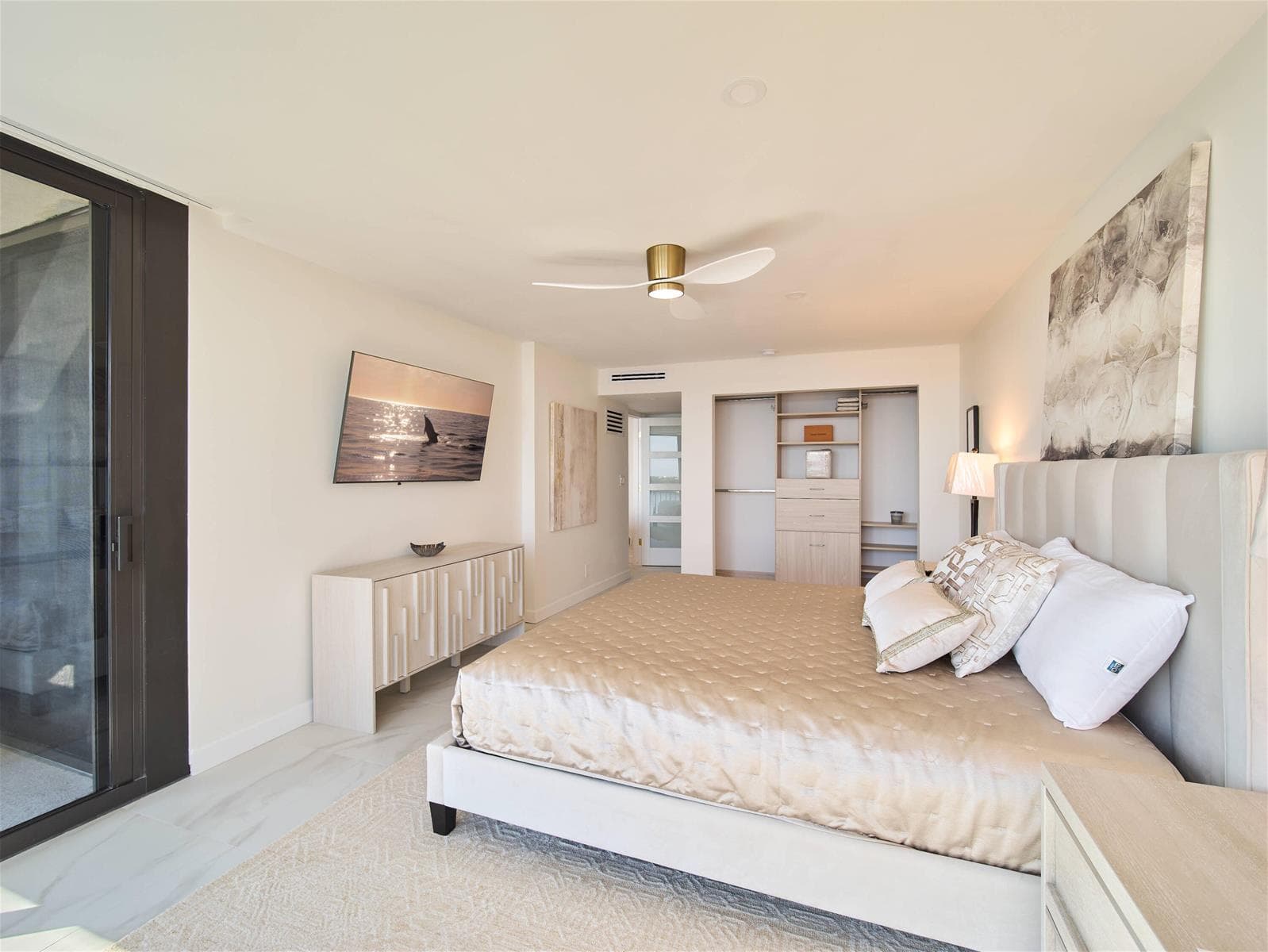 124 Lakeshore Drive 829 photo 18