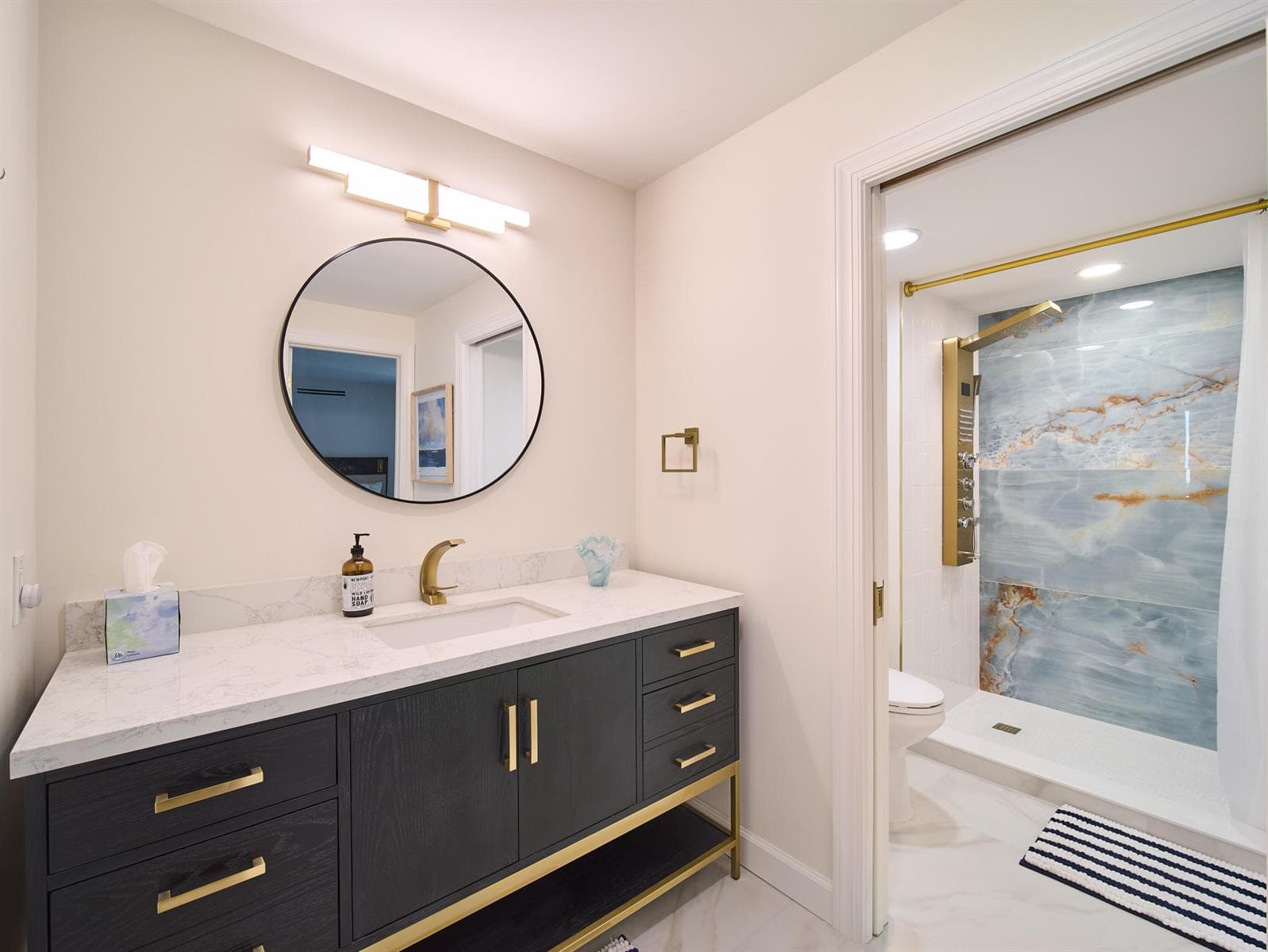 124 Lakeshore Drive 829 photo 25