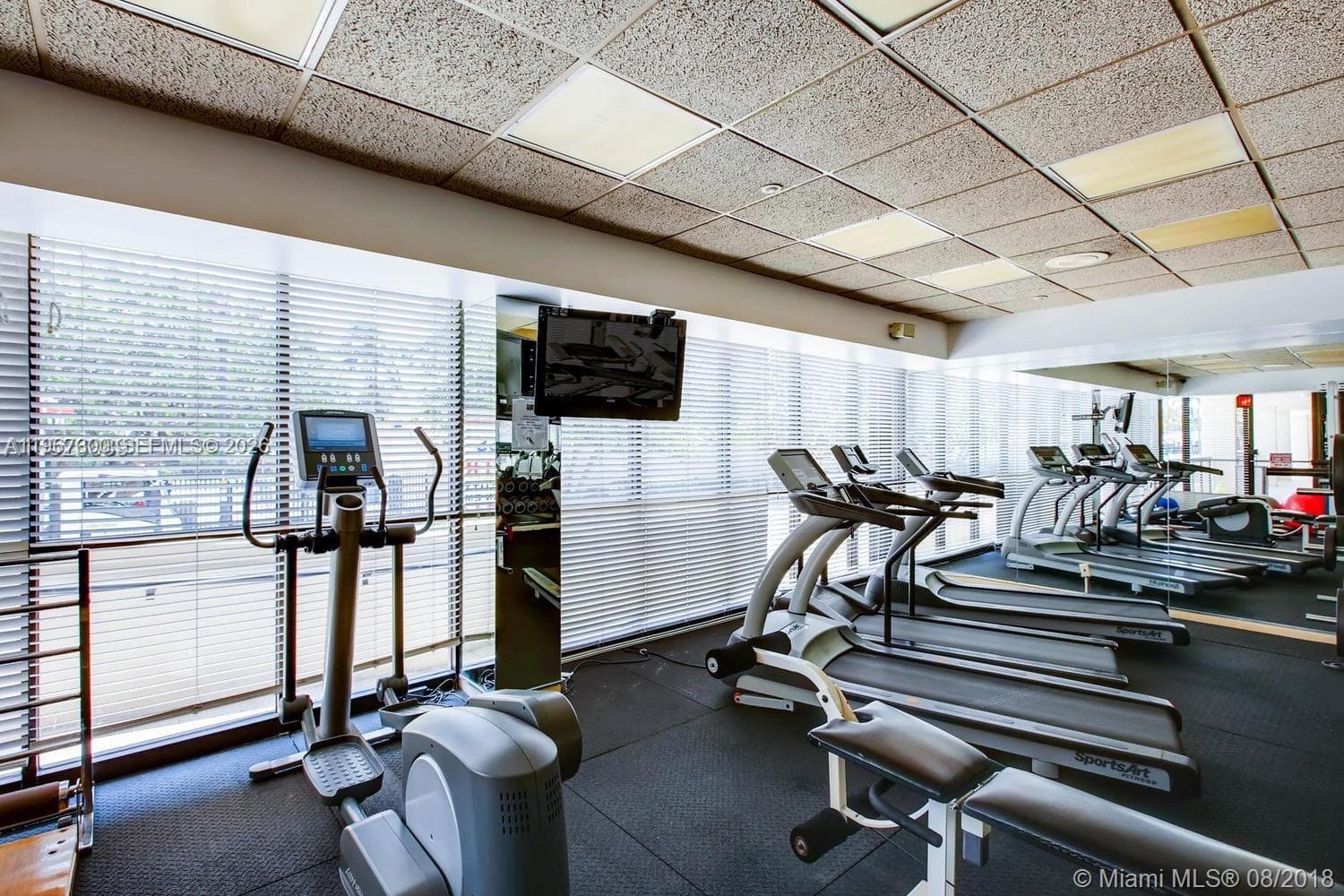 2555 Collins Ave 1914 photo 18