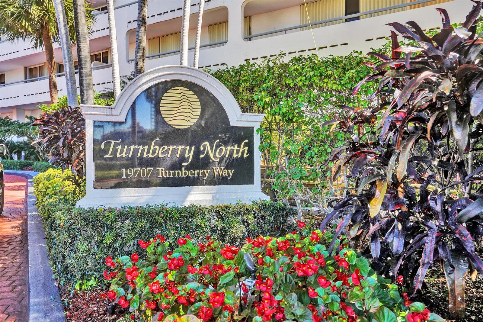 19707 Turnberry Way 18j photo 5