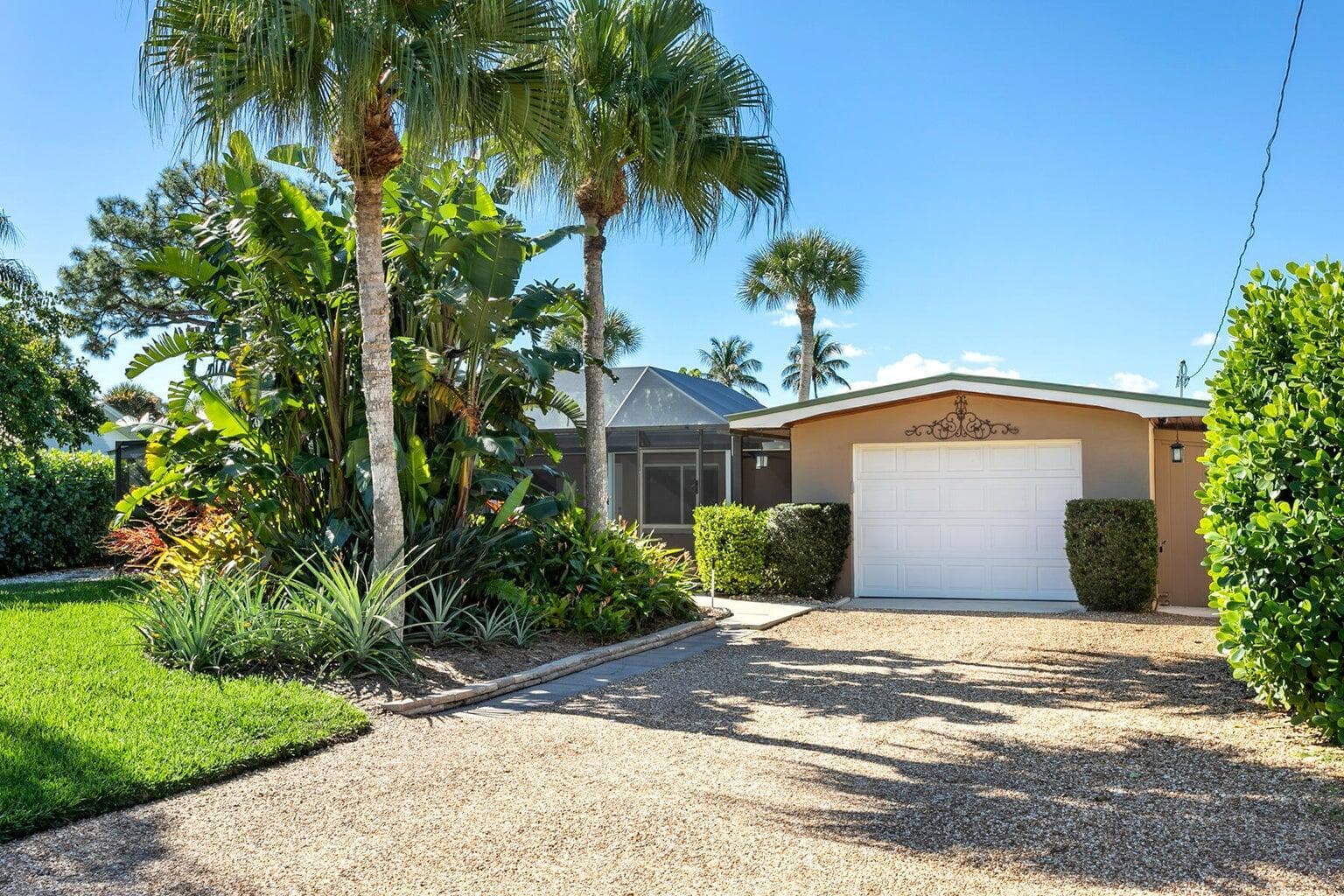 1282 SW Pelican Crescent photo 4