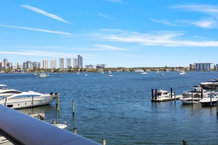 17301 Biscayne Blvd 305 photo 2