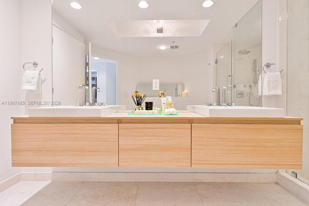 17301 Biscayne Blvd 305 photo 22