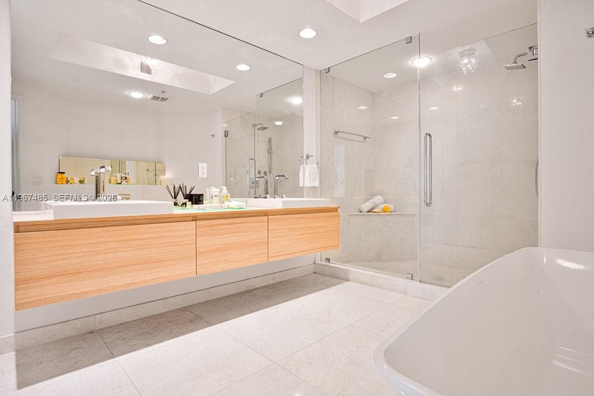 17301 Biscayne Blvd 305 photo 24