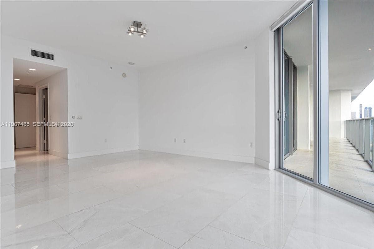 17301 Biscayne Blvd 305 photo 18