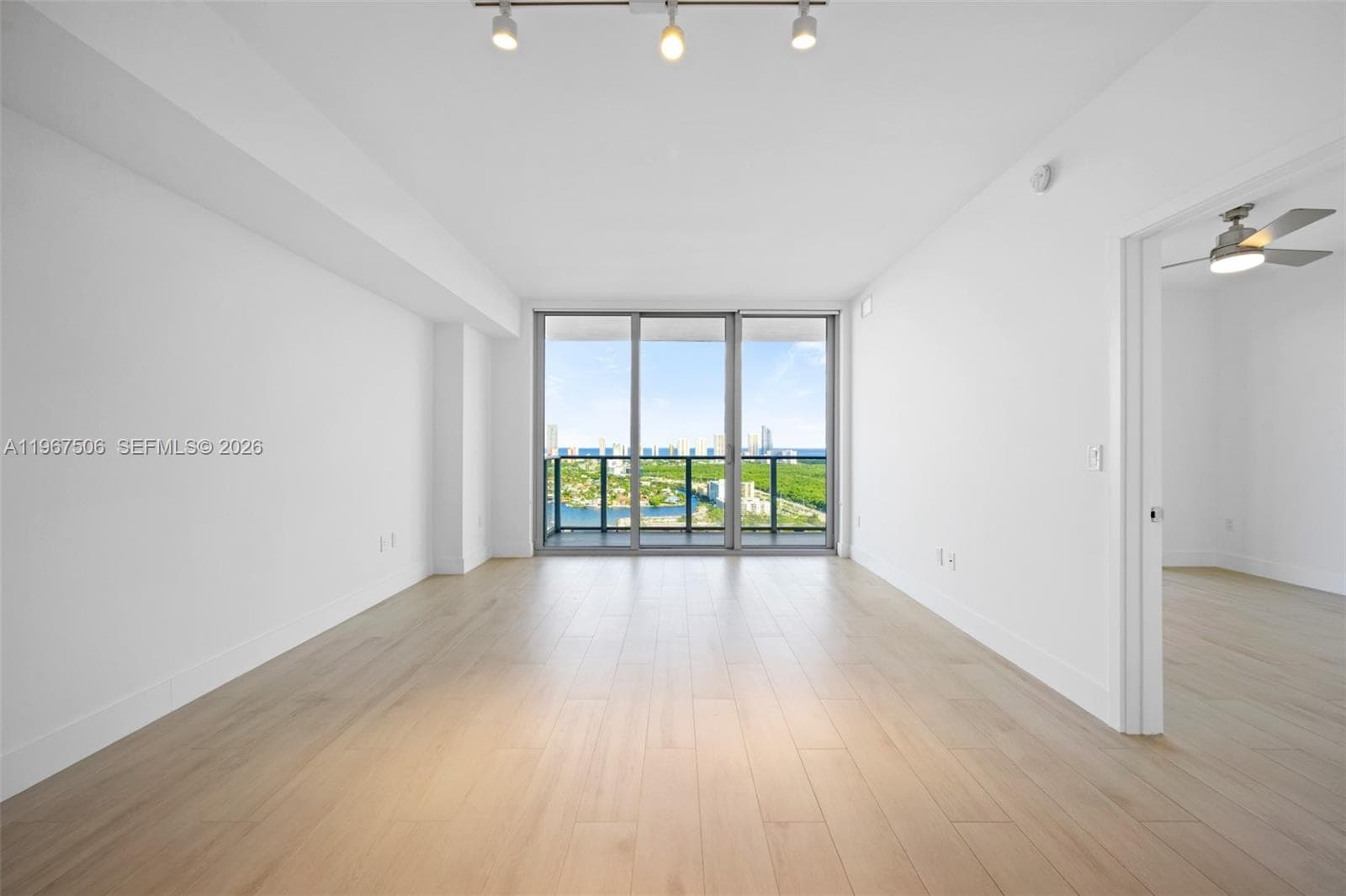 16385 Biscayne Blvd 3020 photo 4