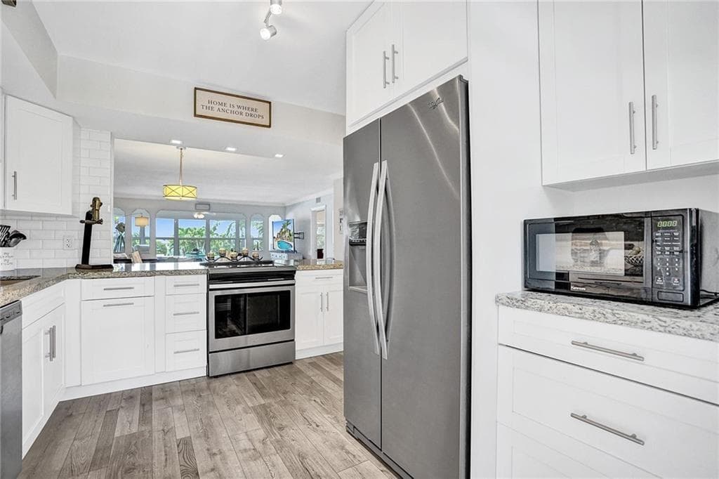 3111 NE 51st Street 305 photo 7