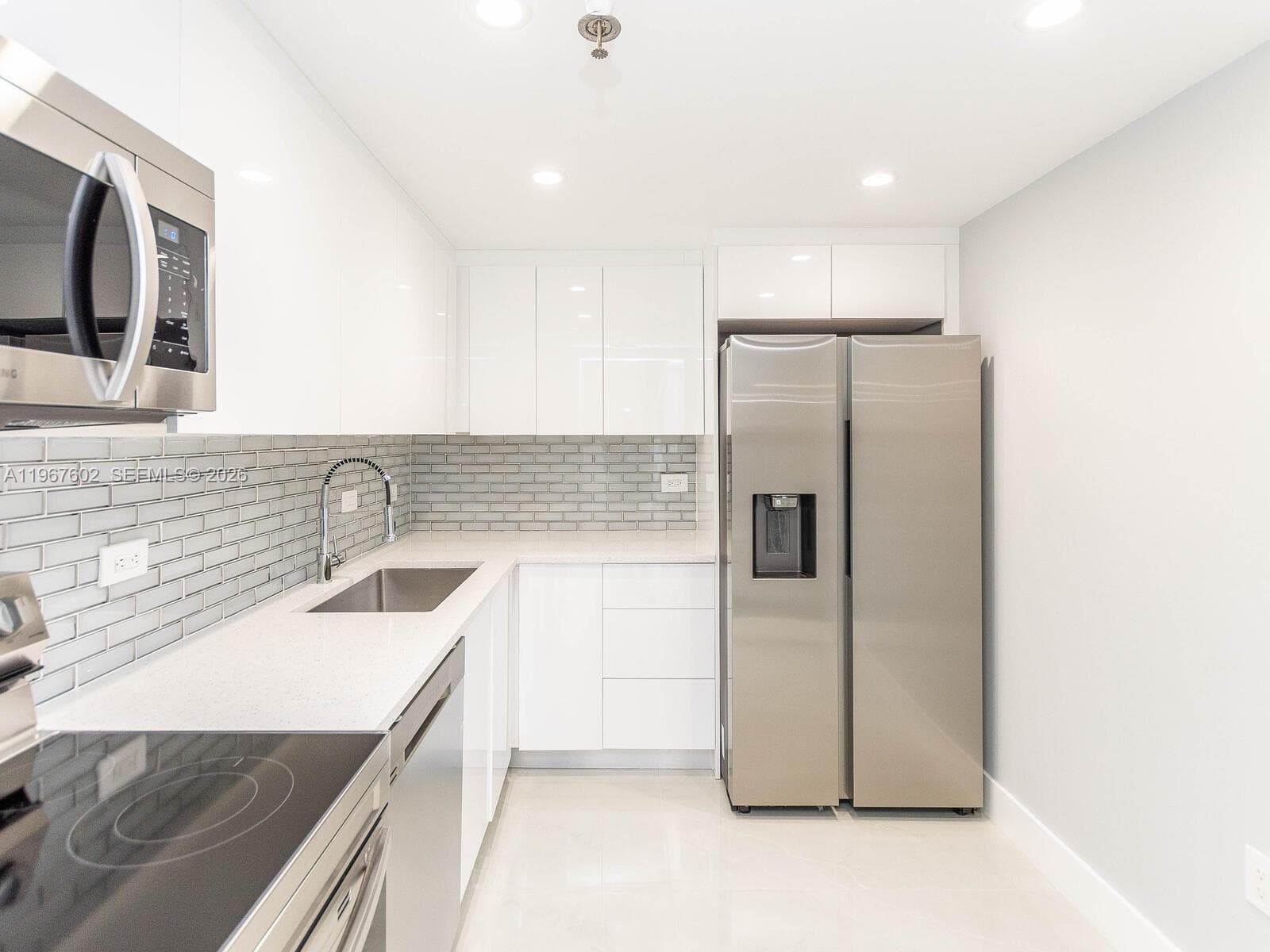20505 Country Club Dr 634 photo 16