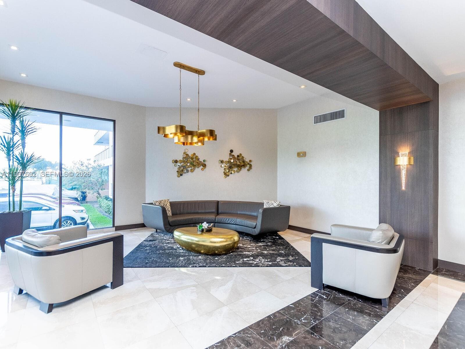 20505 Country Club Dr 634 photo 4