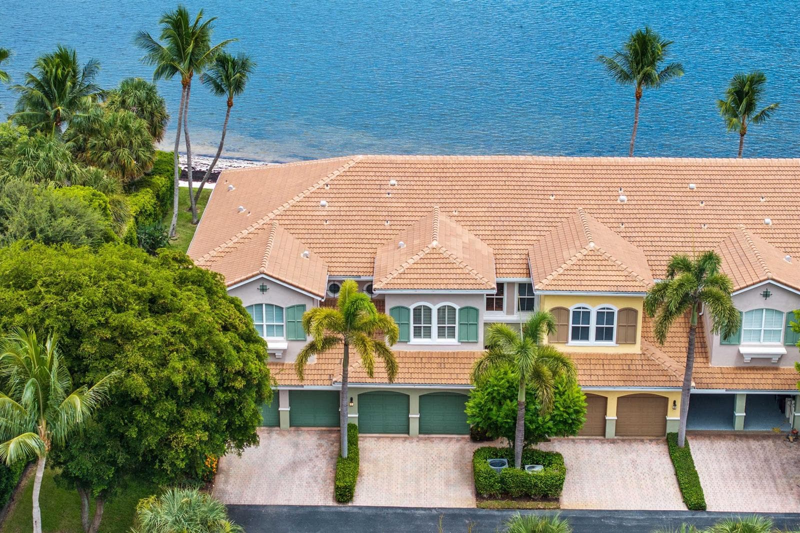 132 Las Brisas Circle photo 1