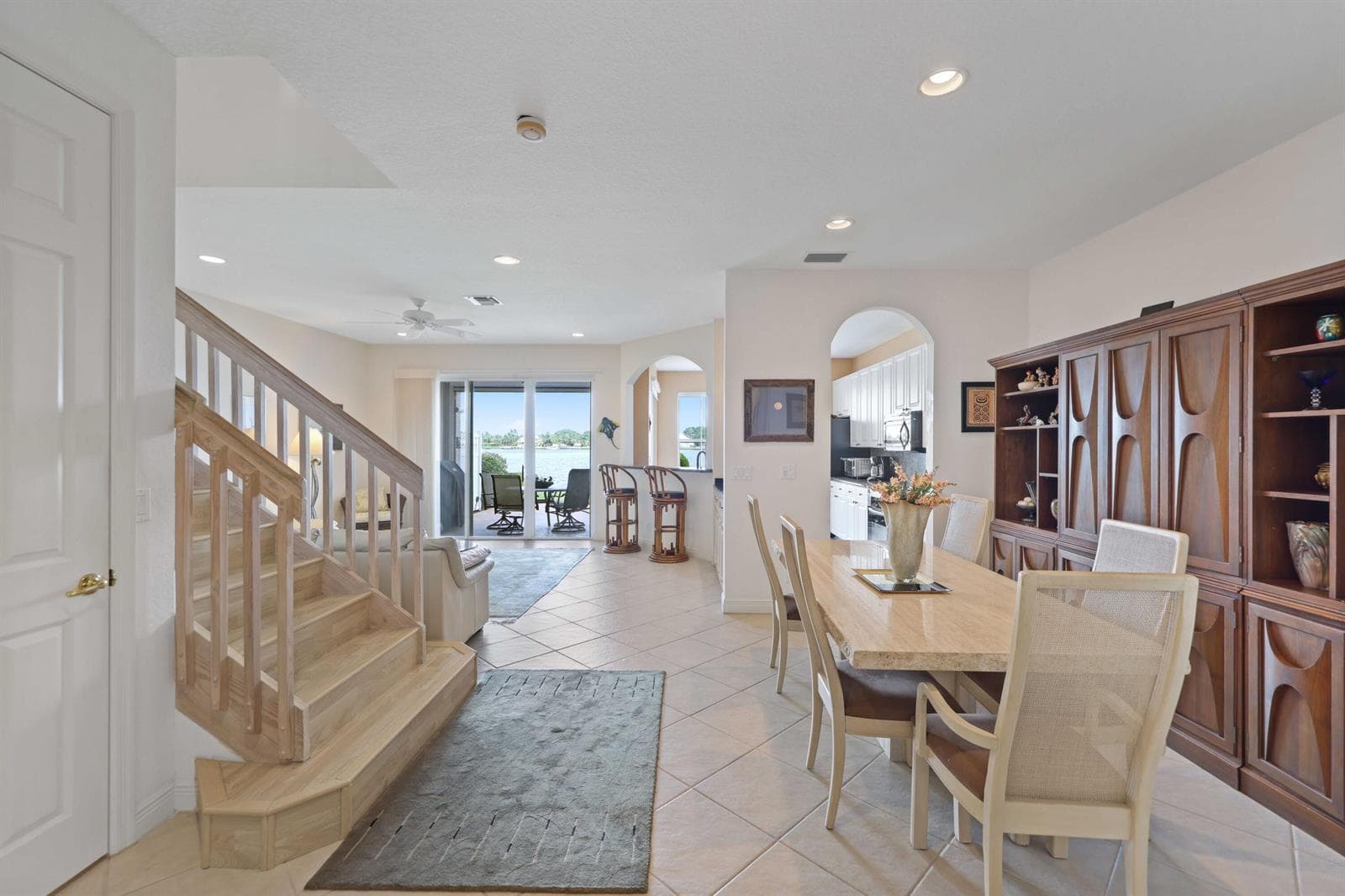 132 Las Brisas Circle photo 4