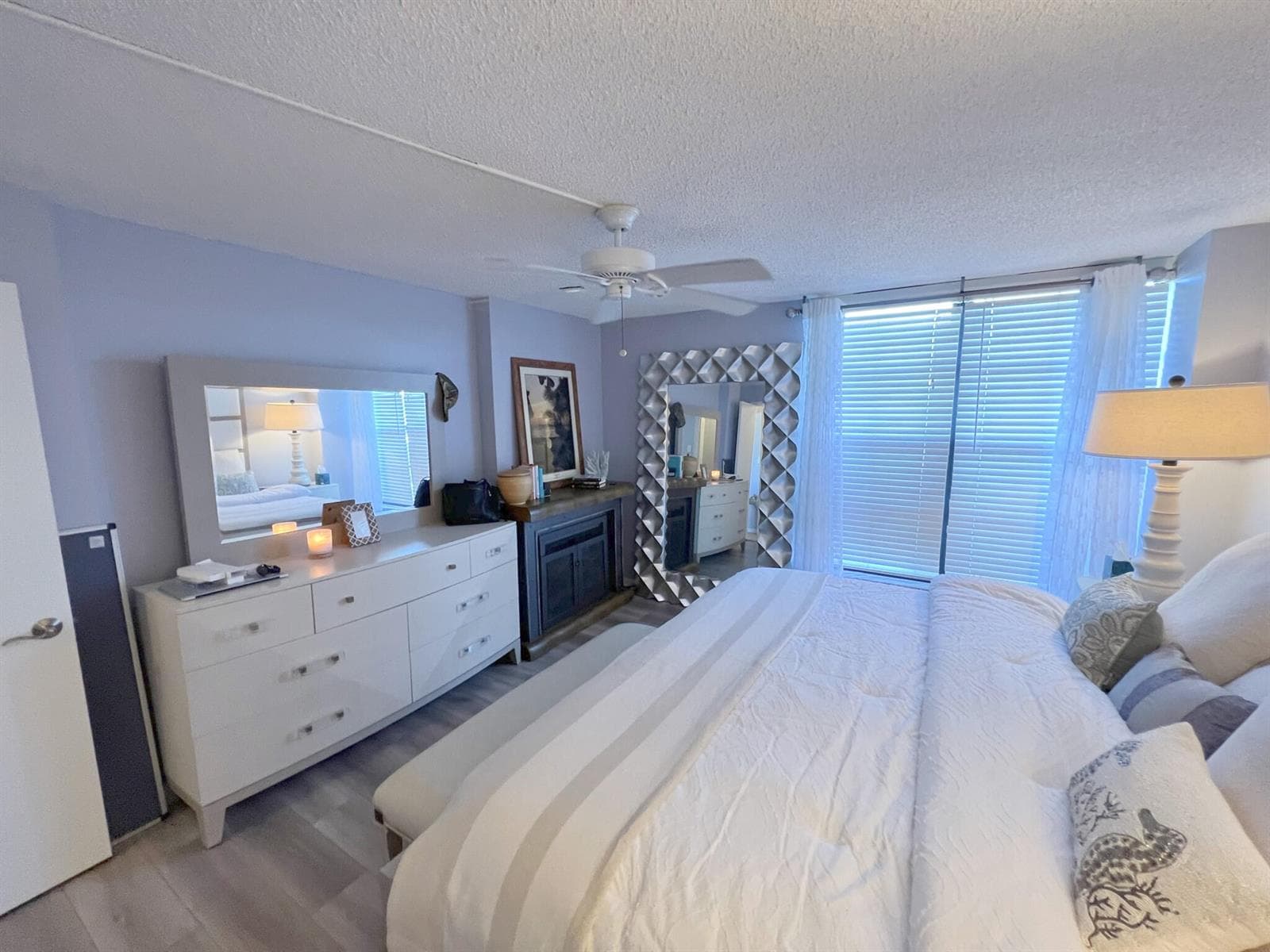 1 Royal Palm Way 3050 photo 9