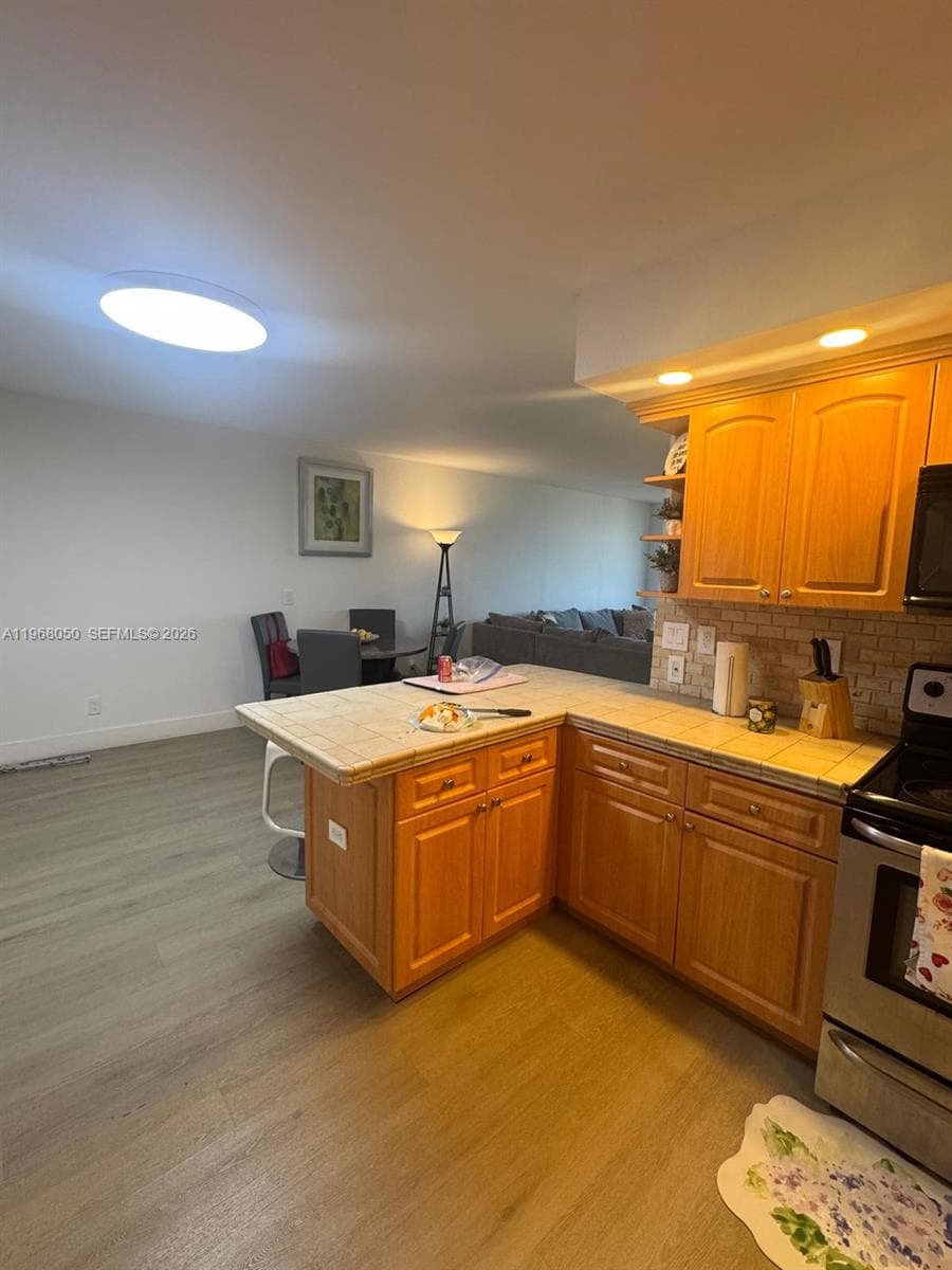 2020 NE 135th St 811 photo 13