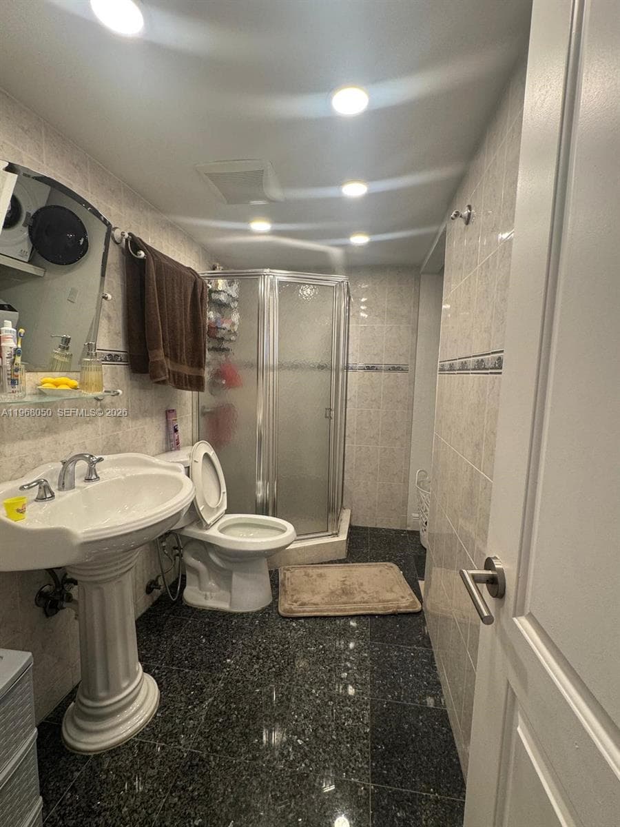 2020 NE 135th St 811 photo 17