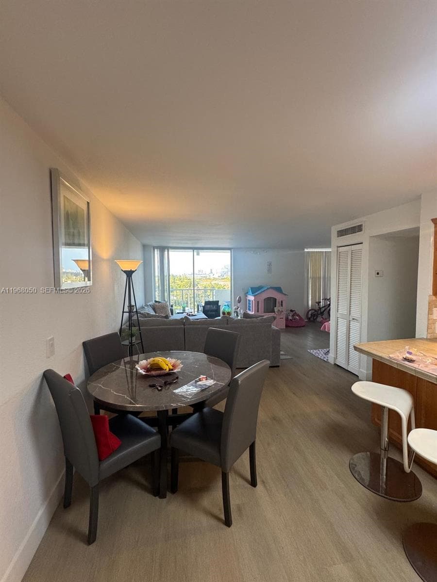 2020 NE 135th St 811 photo 12