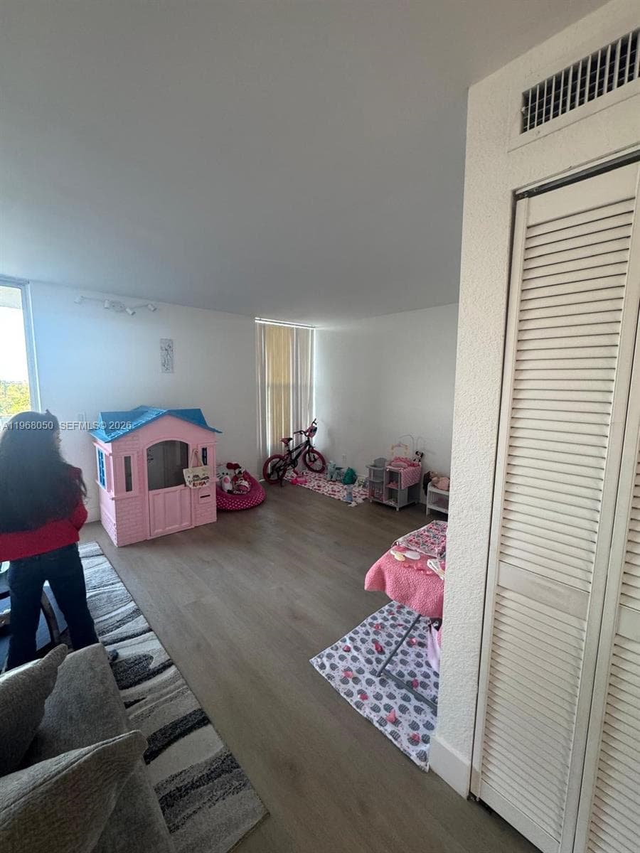 2020 NE 135th St 811 photo 11