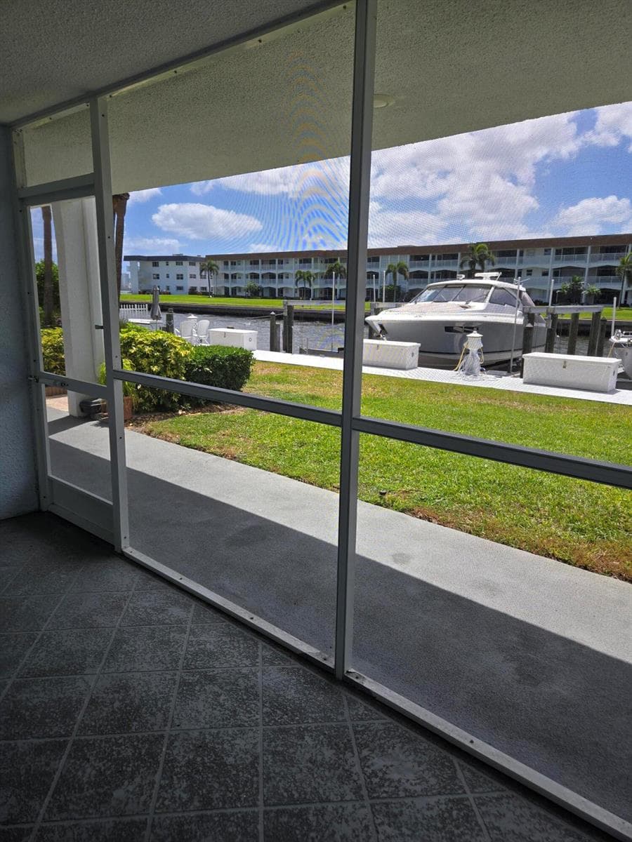 104 Paradise Harbour Boulevard 114 photo 23
