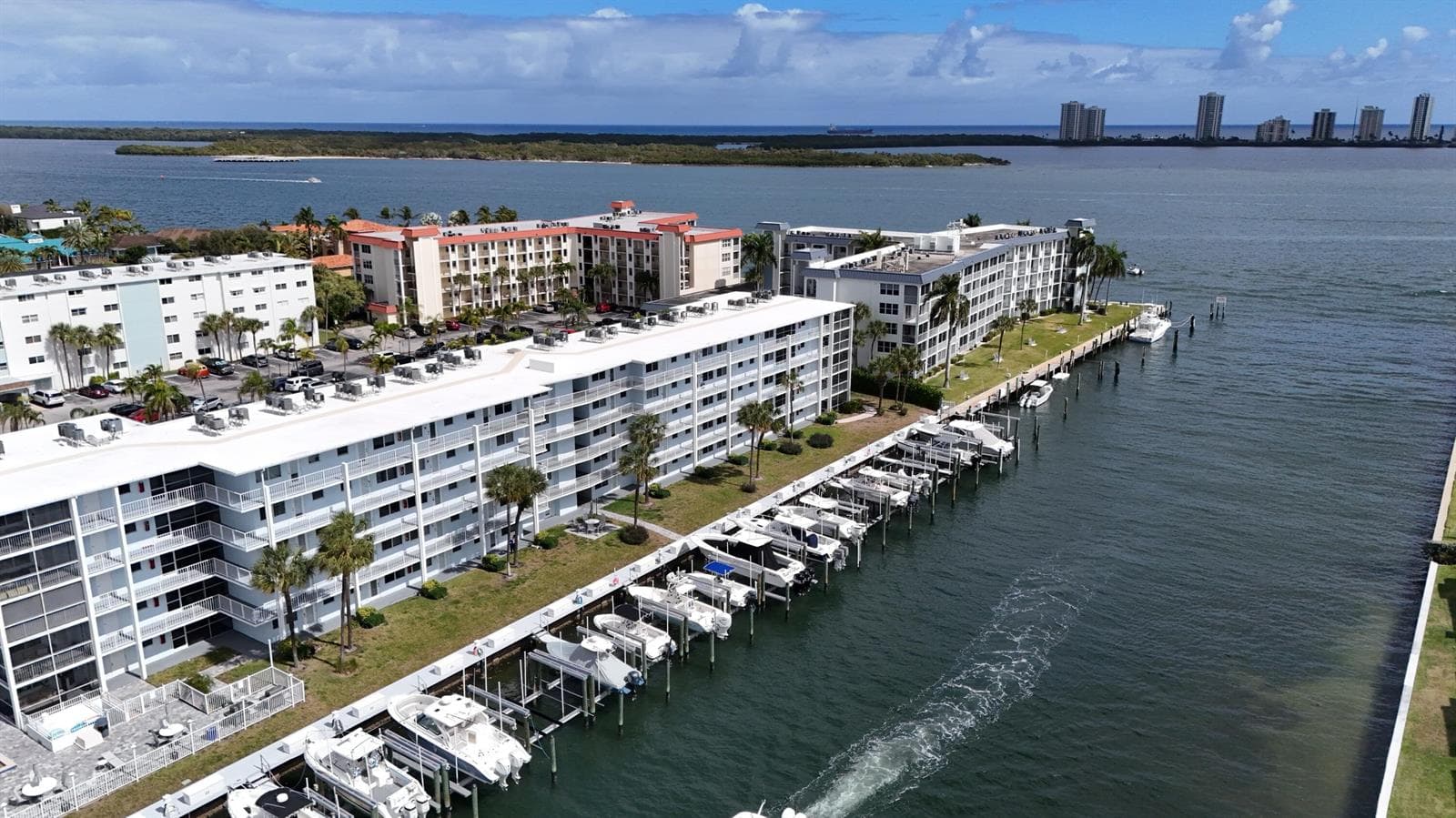 104 Paradise Harbour Boulevard 114 photo 6