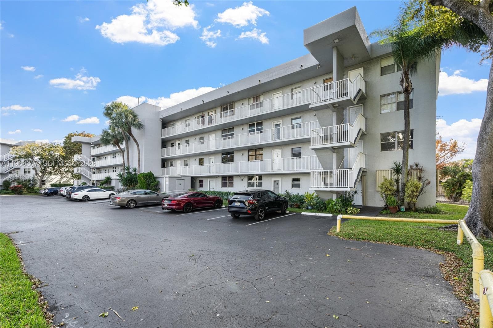 112 Royal Park Dr 3H photo 2