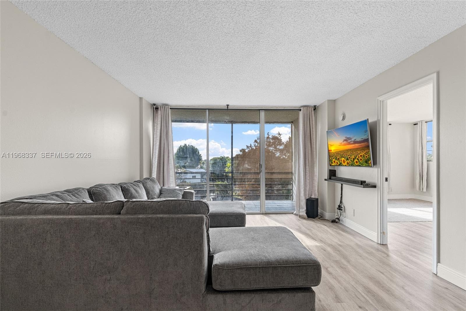 112 Royal Park Dr 3H photo 7