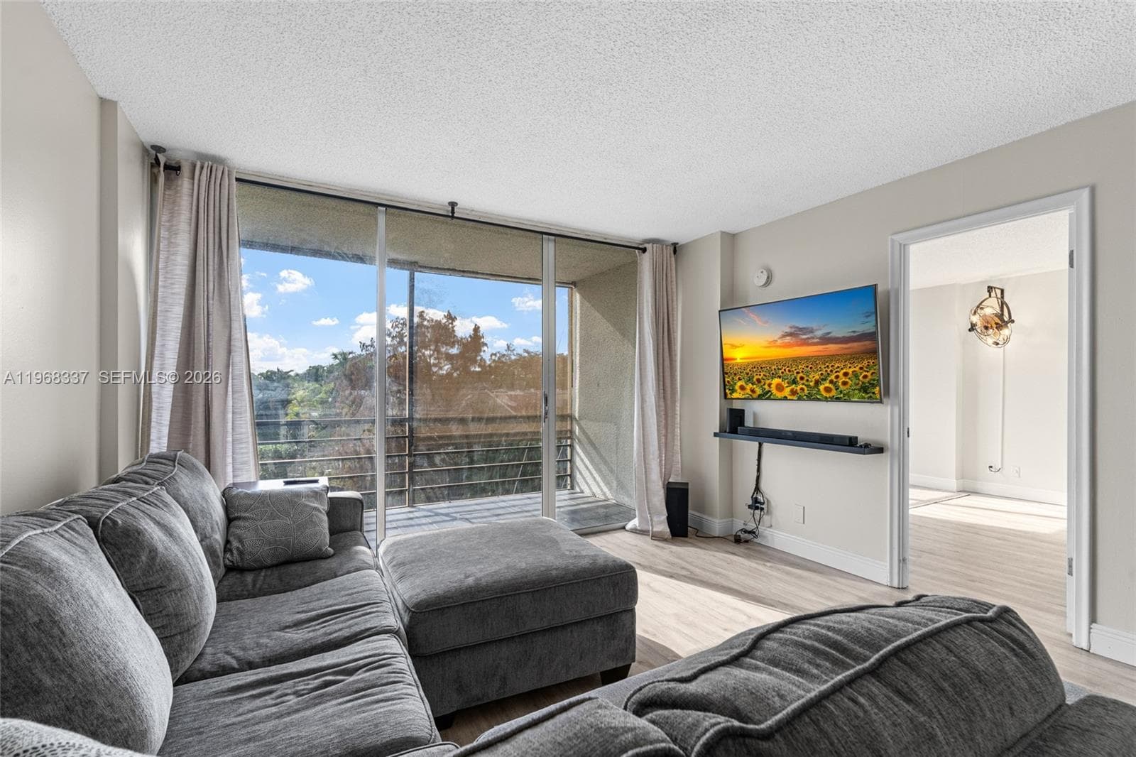 112 Royal Park Dr 3H photo 8