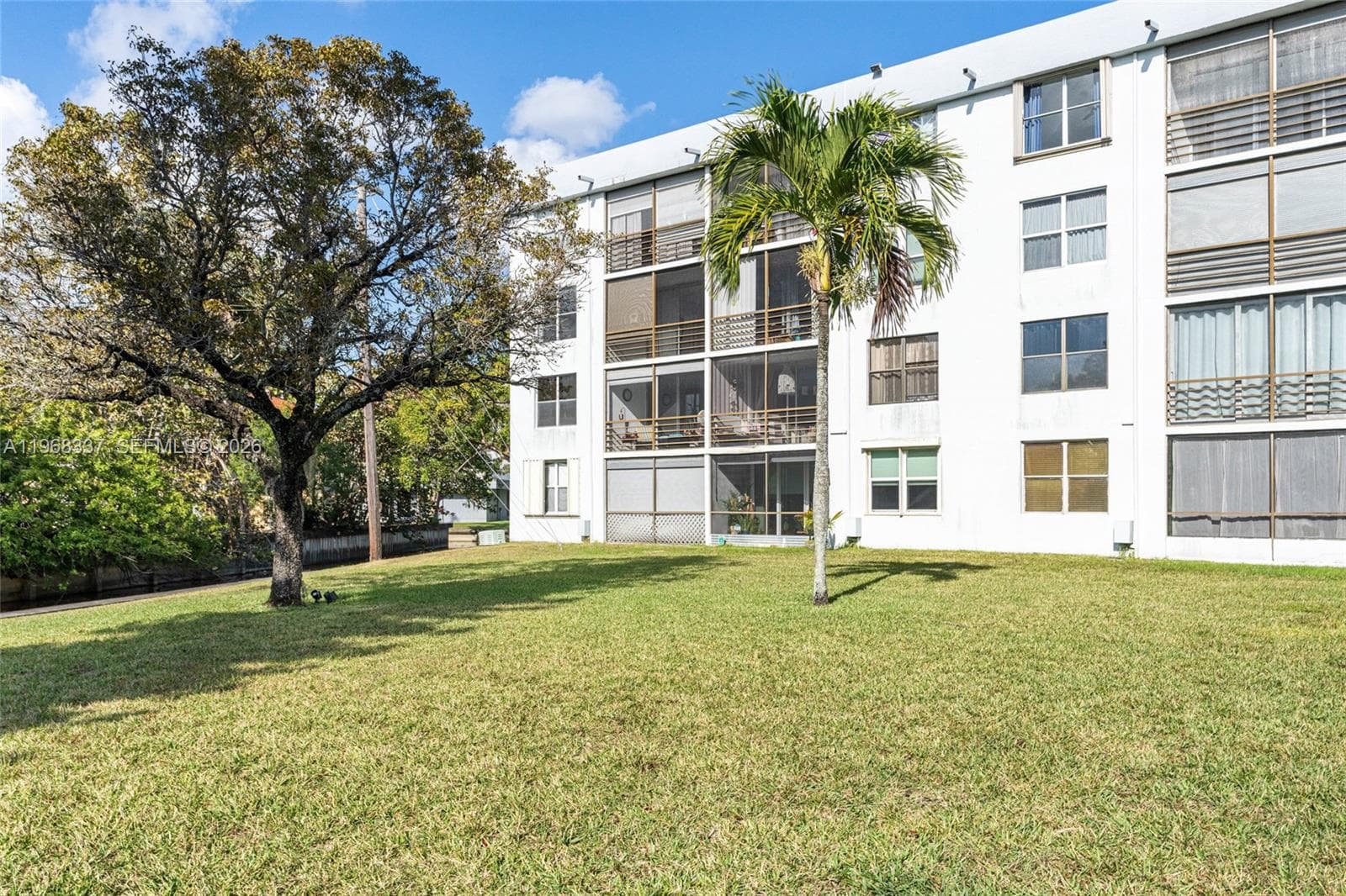 112 Royal Park Dr 3H photo 25