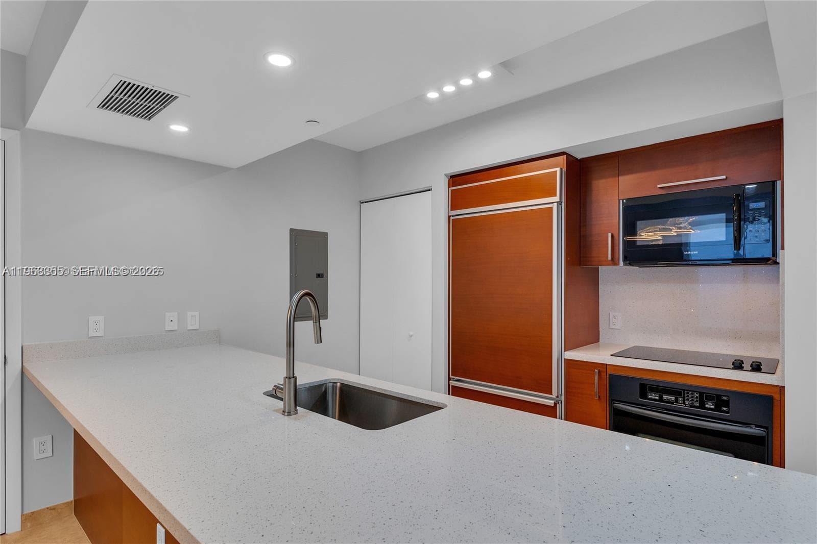 1830 S OCEAN DR (THE BEST) 3510 photo 8
