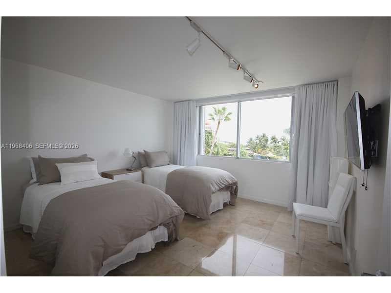 5151 COLLINS AV 532 photo 24
