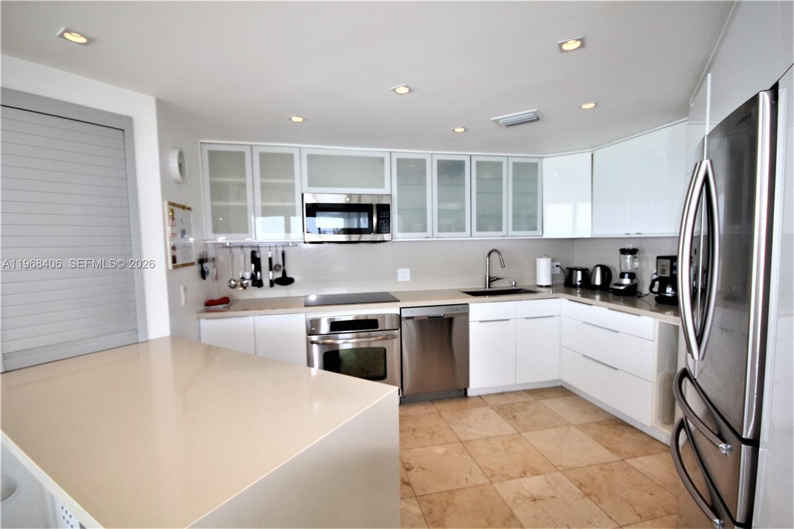 5151 COLLINS AV 532 photo 11