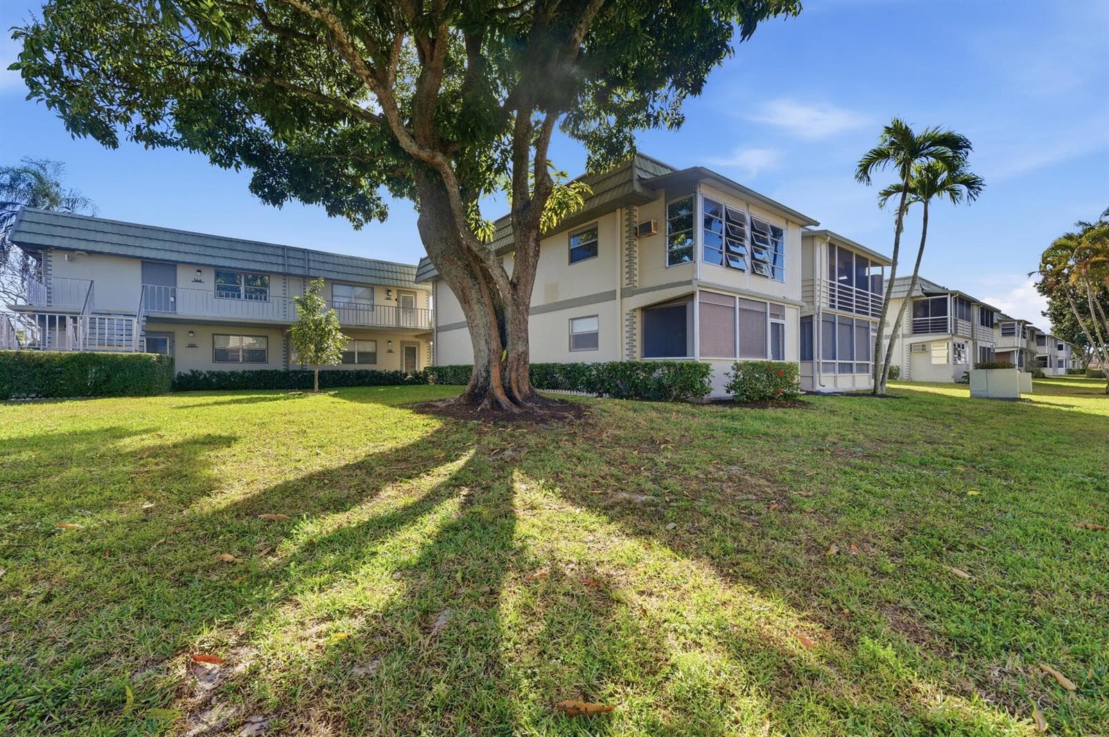142 Monaco C photo 21