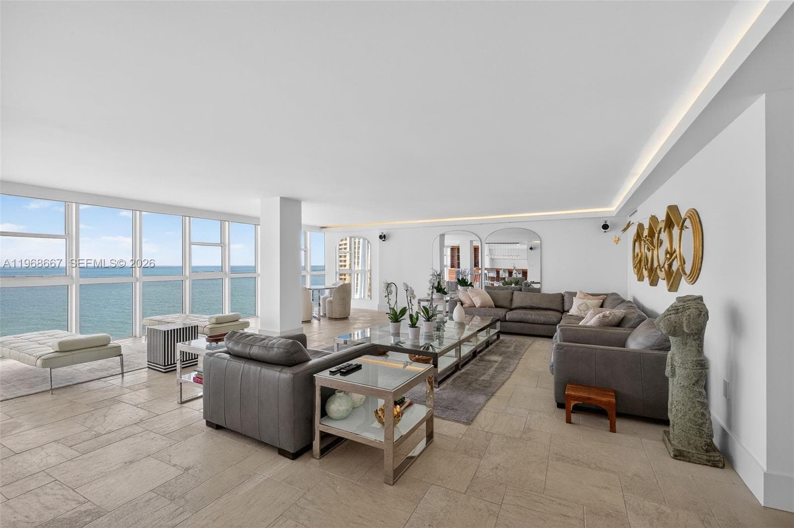 600 Grapetree Dr 11BN photo 2