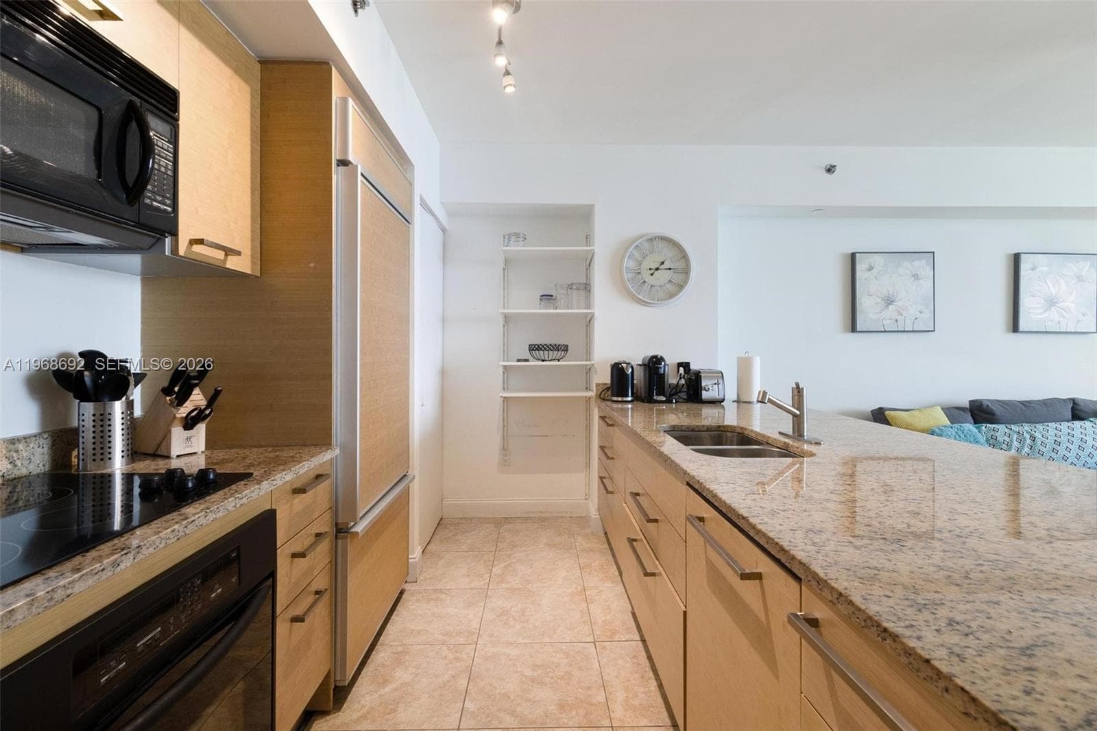 1830 Ocean Dr 2409 photo 7