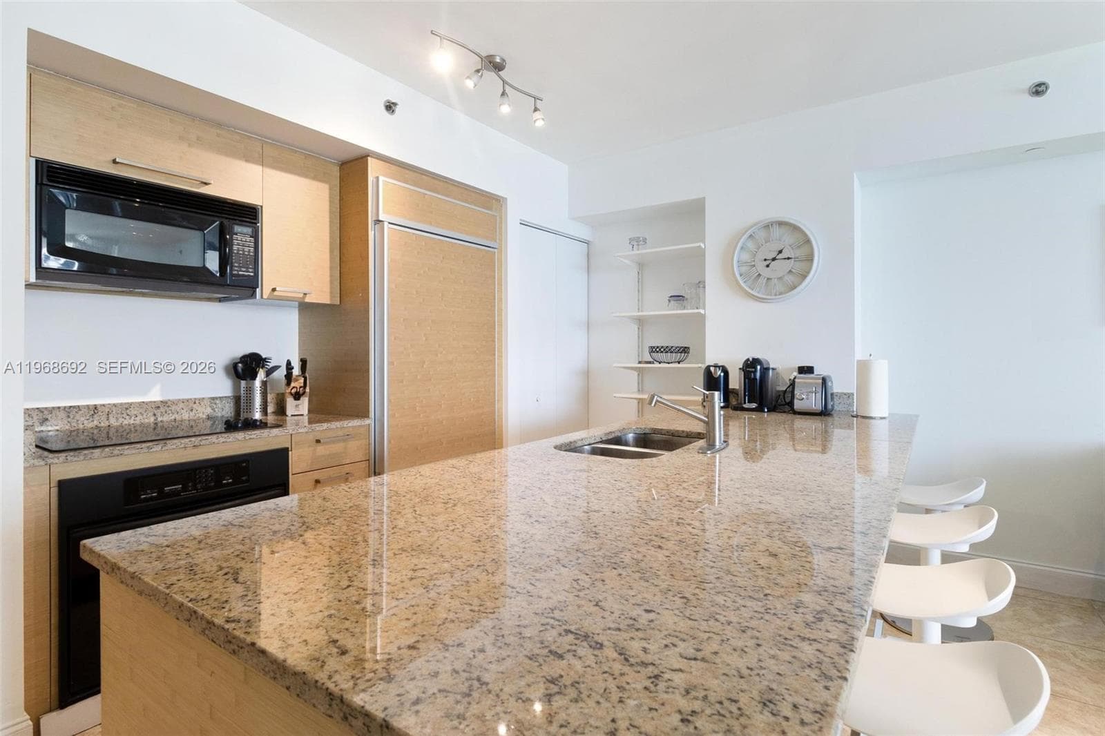 1830 Ocean Dr 2409 photo 9