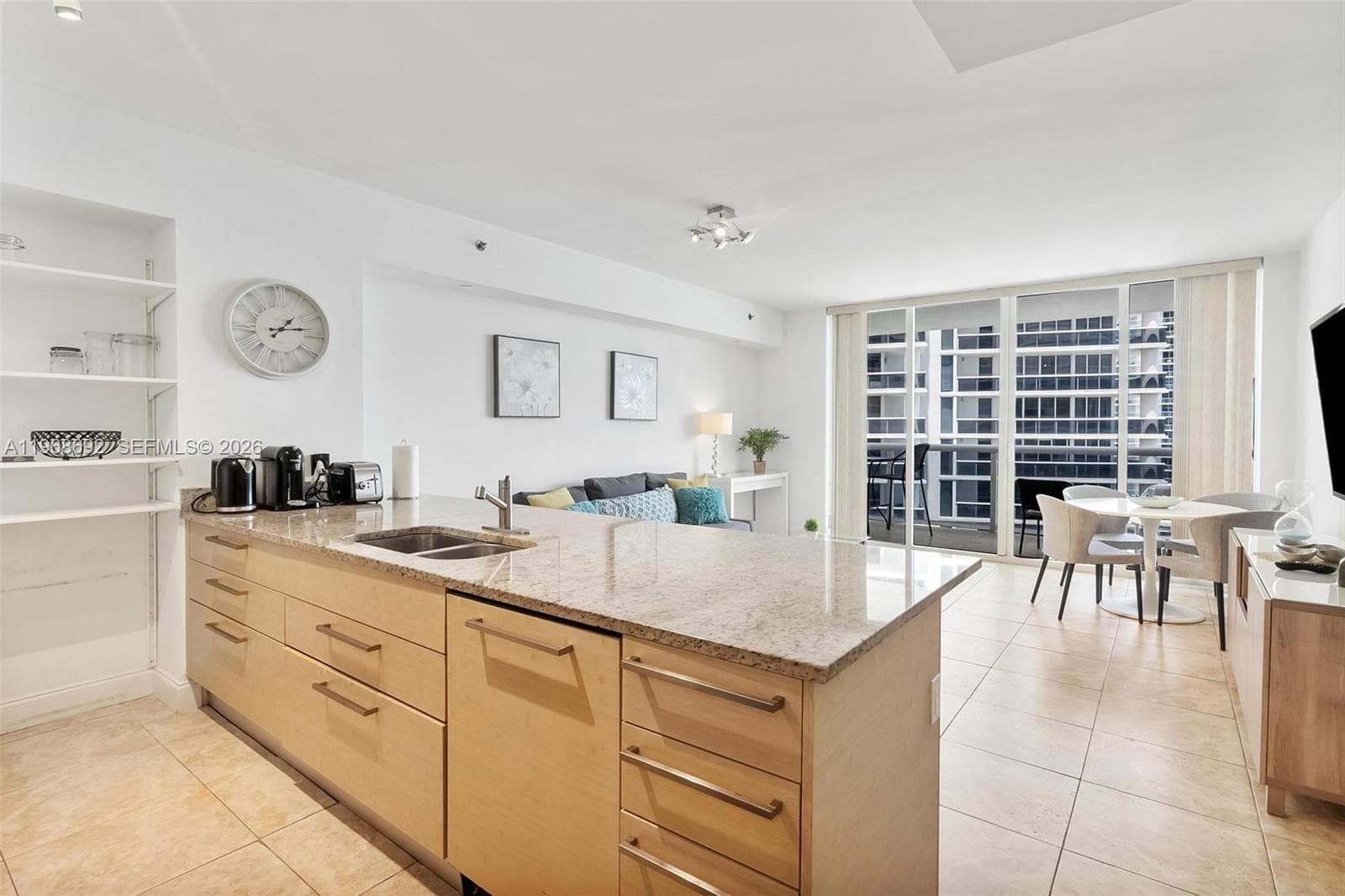 1830 Ocean Dr 2409 photo 4