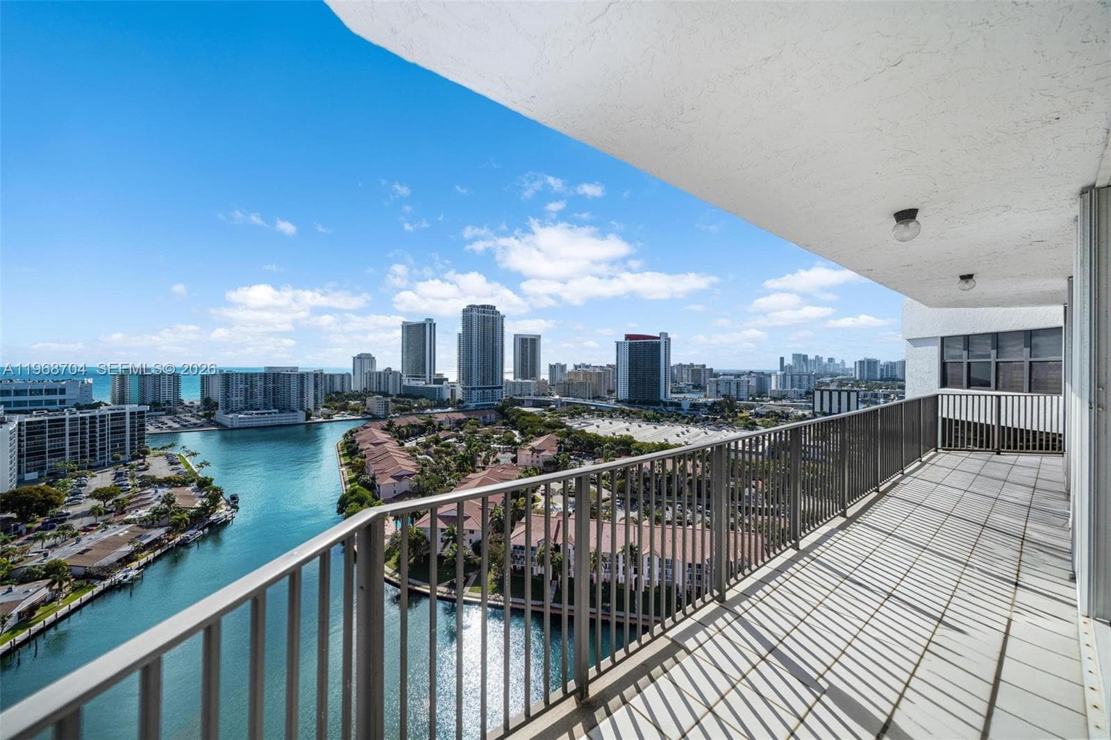 300 Three Islands Blvd PH4A photo 23