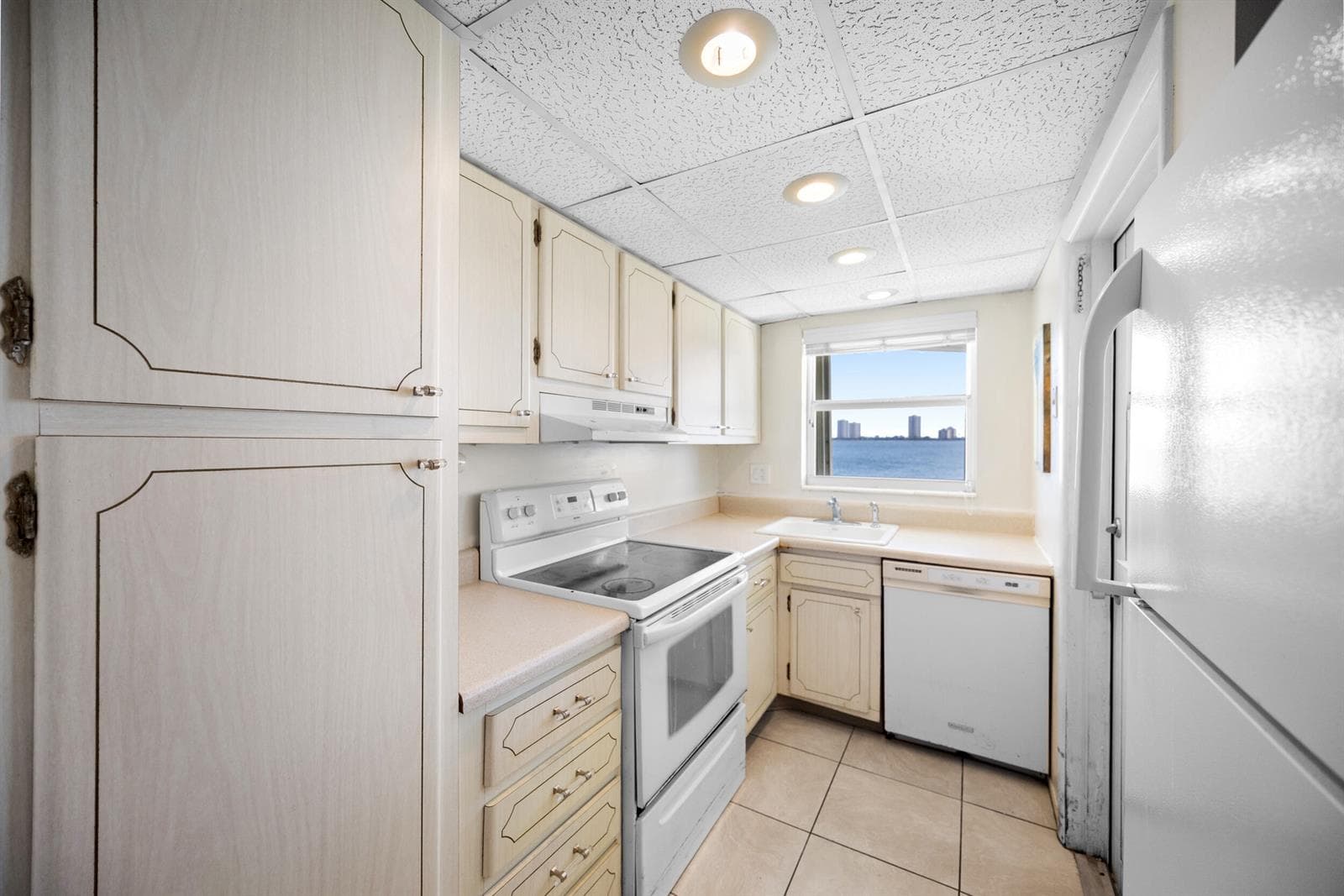 100 Shore Court 104 photo 19