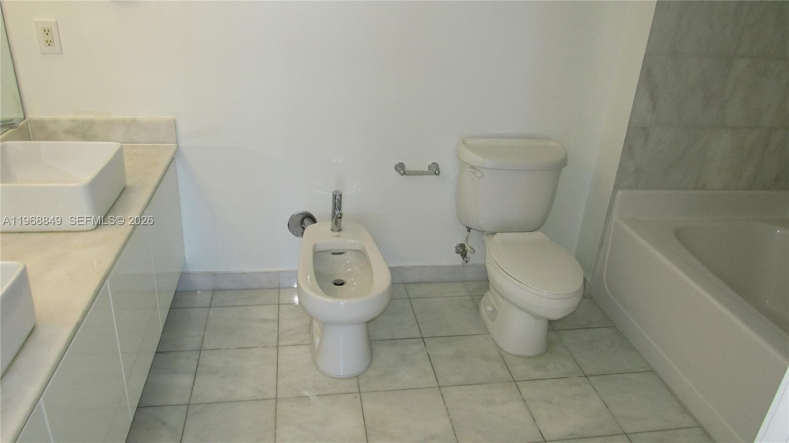 601 NE 36th St 2308 photo 7
