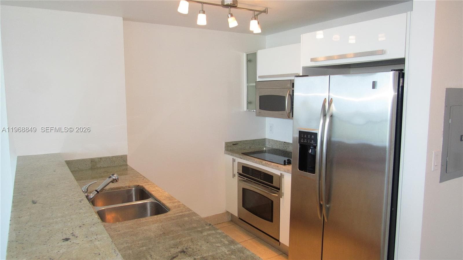 601 NE 36th St 2308 photo 5