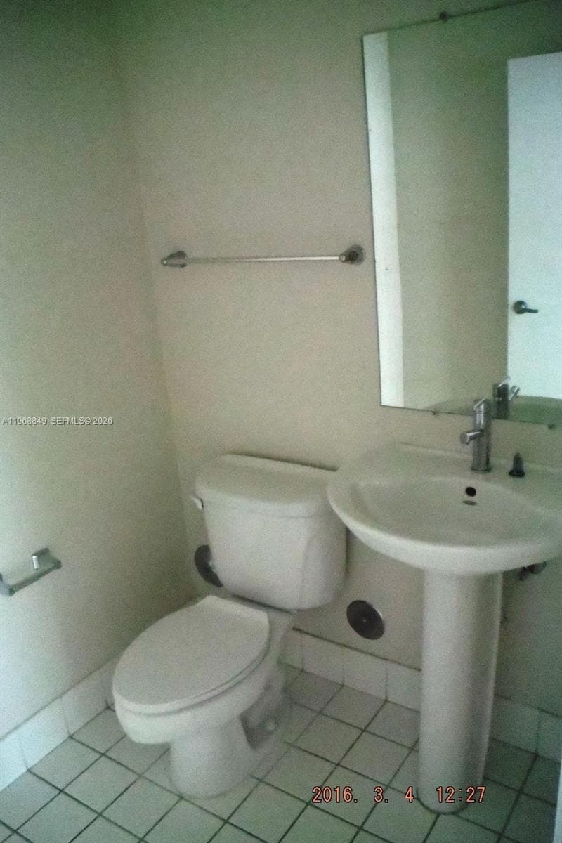 601 NE 36th St 2308 photo 9