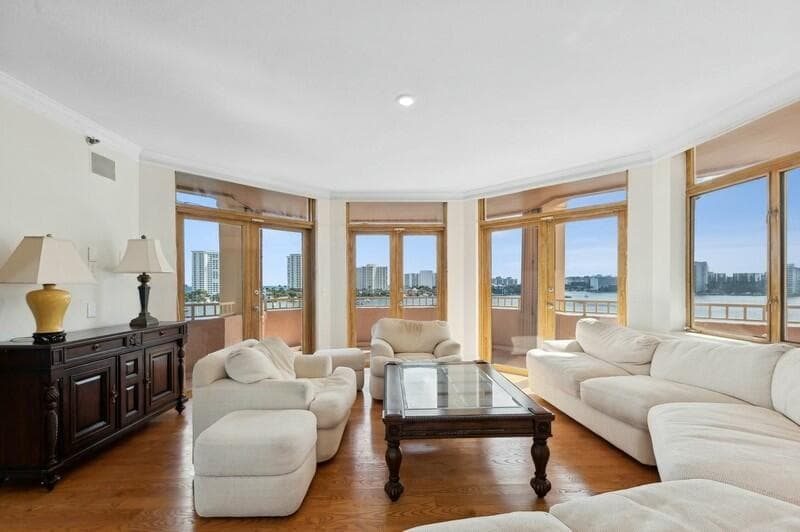 300 SE 5th Avenue 6010 photo 3