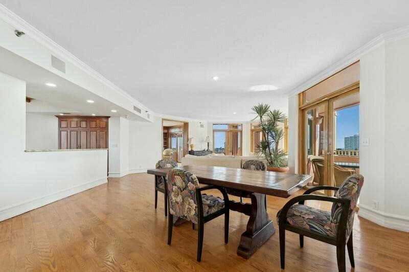 300 SE 5th Avenue 6010 photo 5