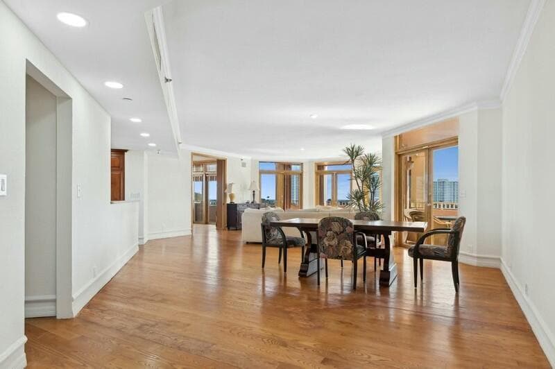 300 SE 5th Avenue 6010 photo 4