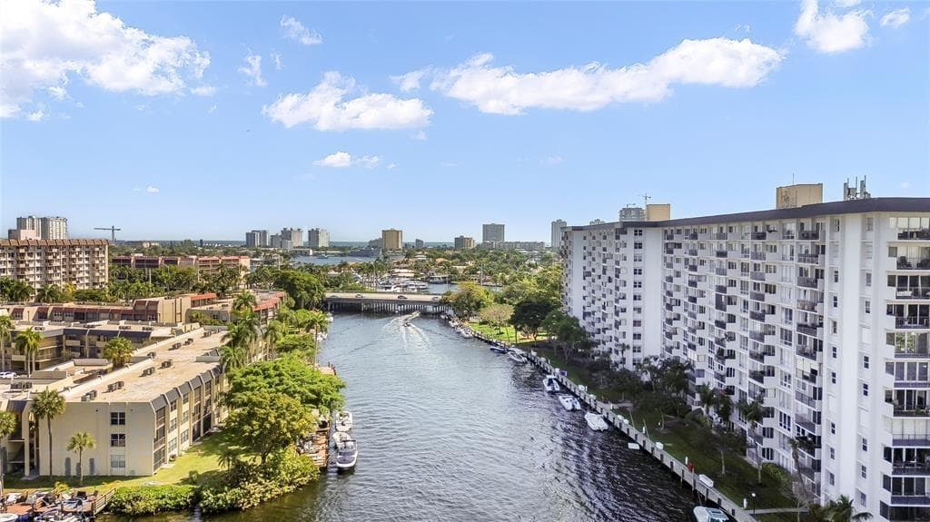 801 S Federal Highway 914 photo 2